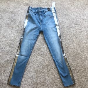 *NWT* High Rise Jeans